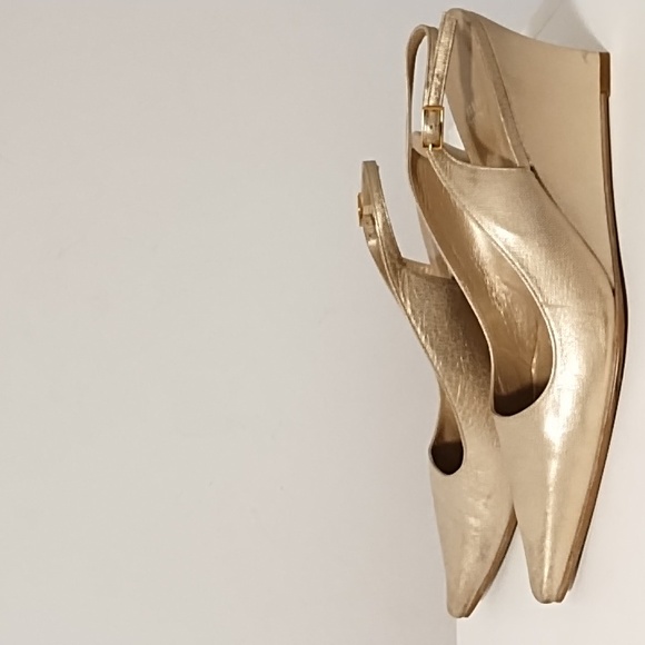 Stuart Weitzman Gold Slingback Wedge Heel - Picture 8 of 9